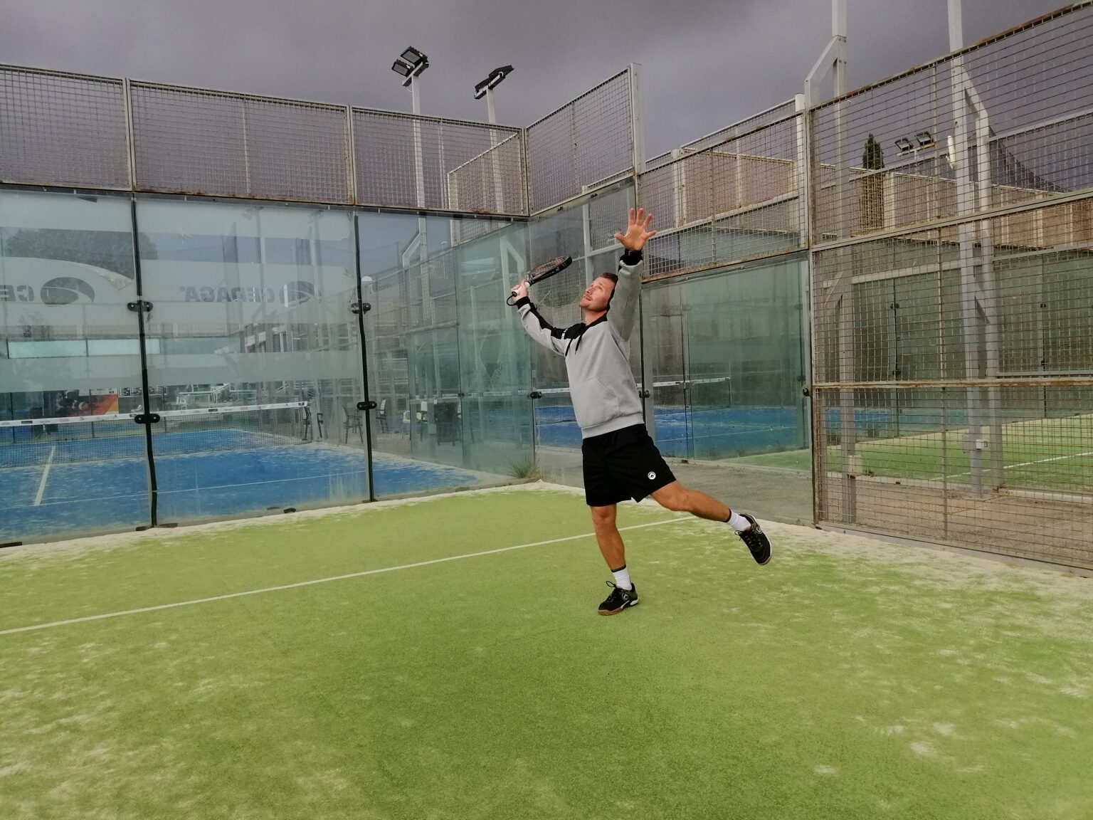 The basics of padel: the bandeja | Padel Magazine