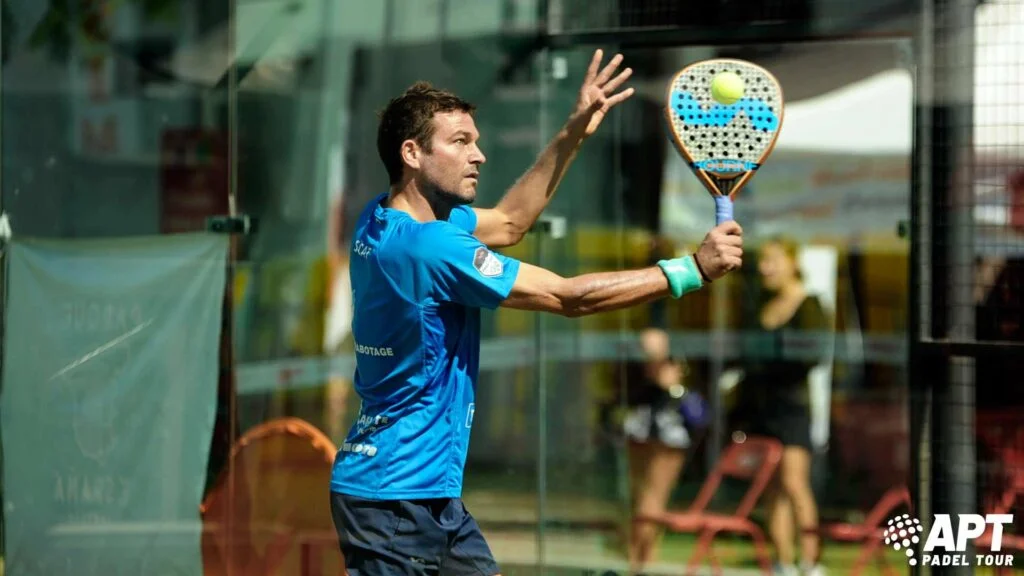 Scatena volée de revers APT Padel Tour 2021 | Padel Magazine Scatena volée de revers APT Padel Tour 2021