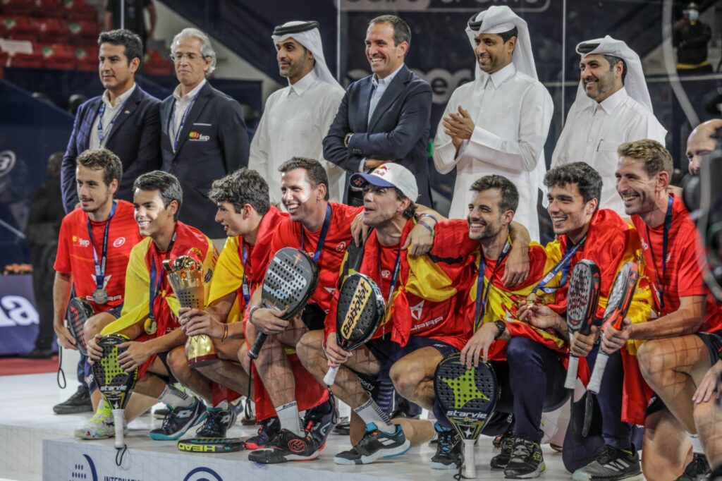 Els guanyadors de la Copa del Món Espanya somriuen padel 2020