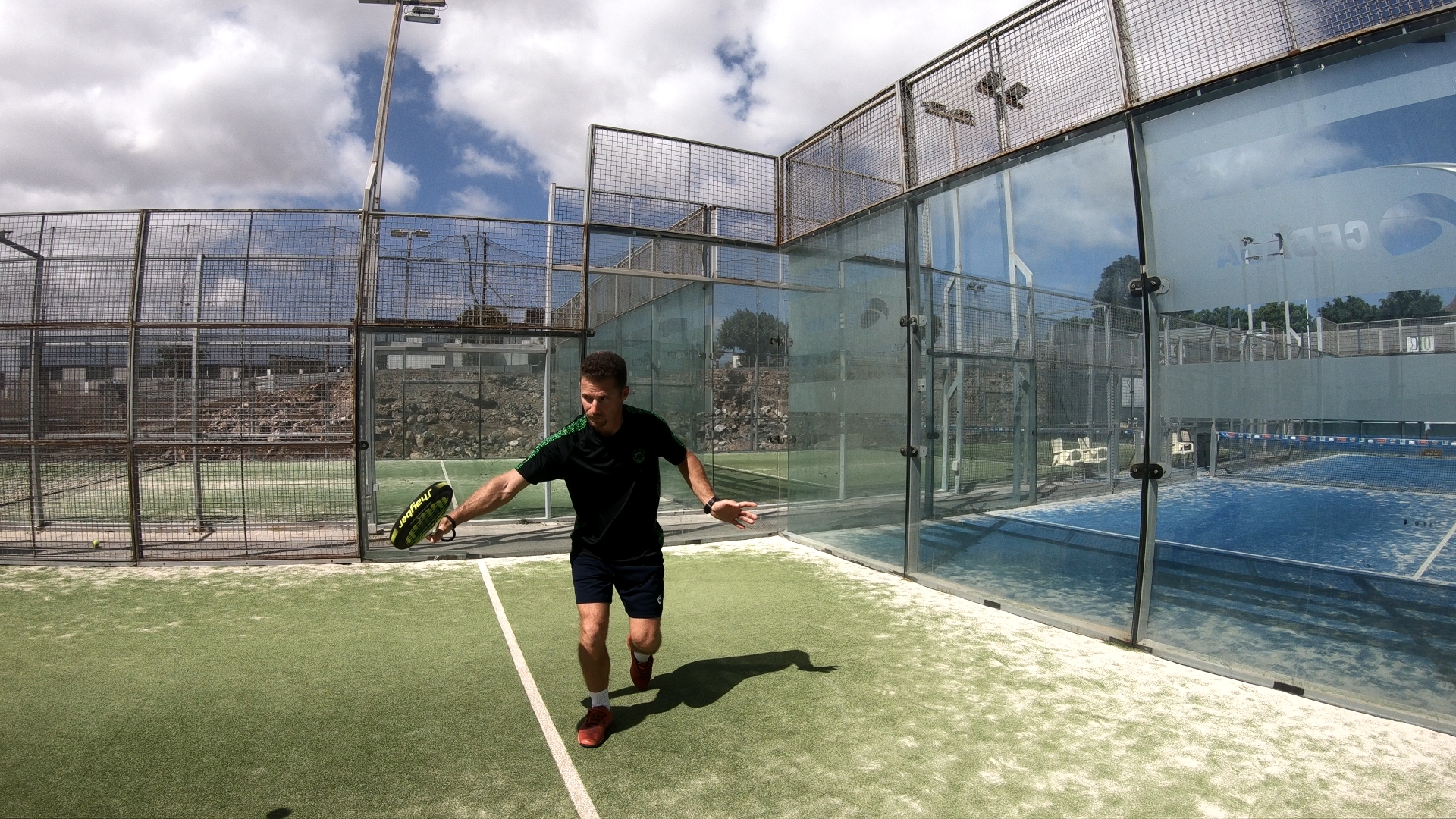 Technical padel : the reverse attack