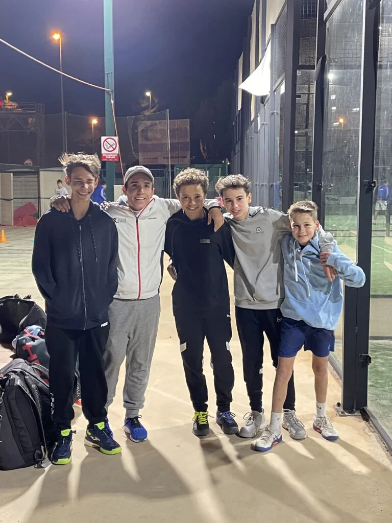 Oscar-_-Cecil-avec-Noé-et-les-autres-enfants-de-l_école OSS Barcelone