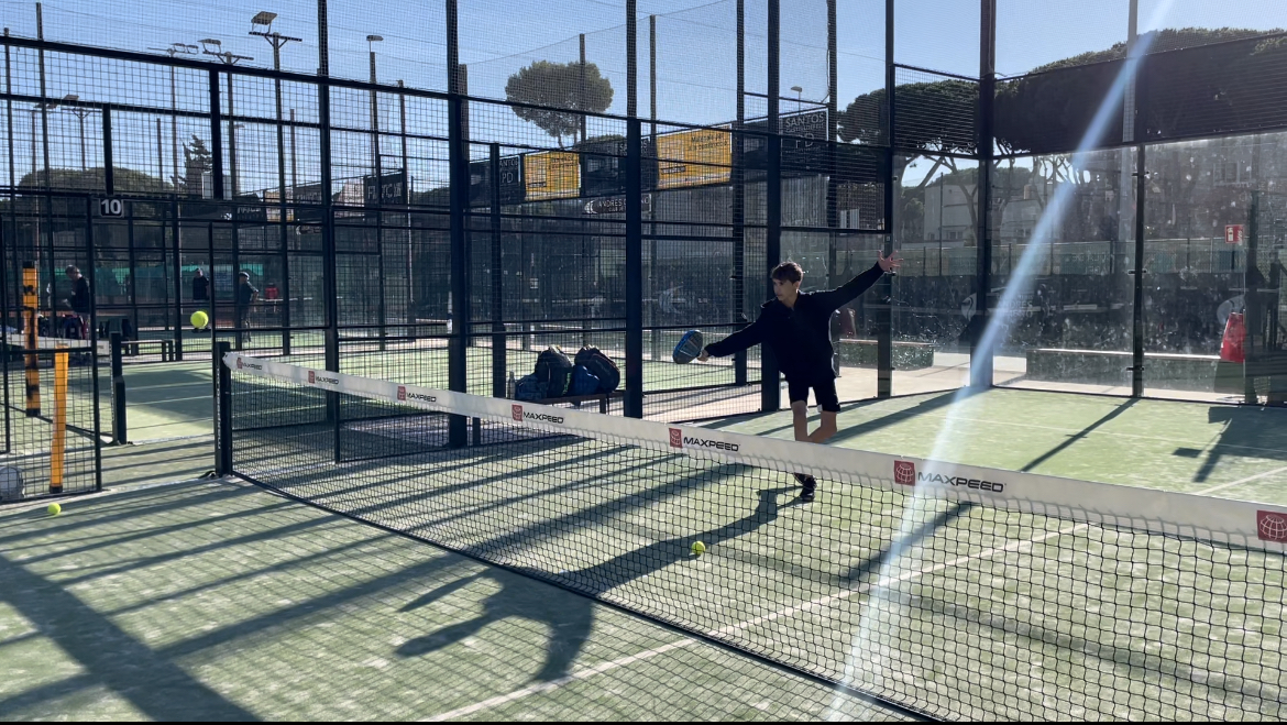 スポーツ研究テニス/ Padel バルセロナで