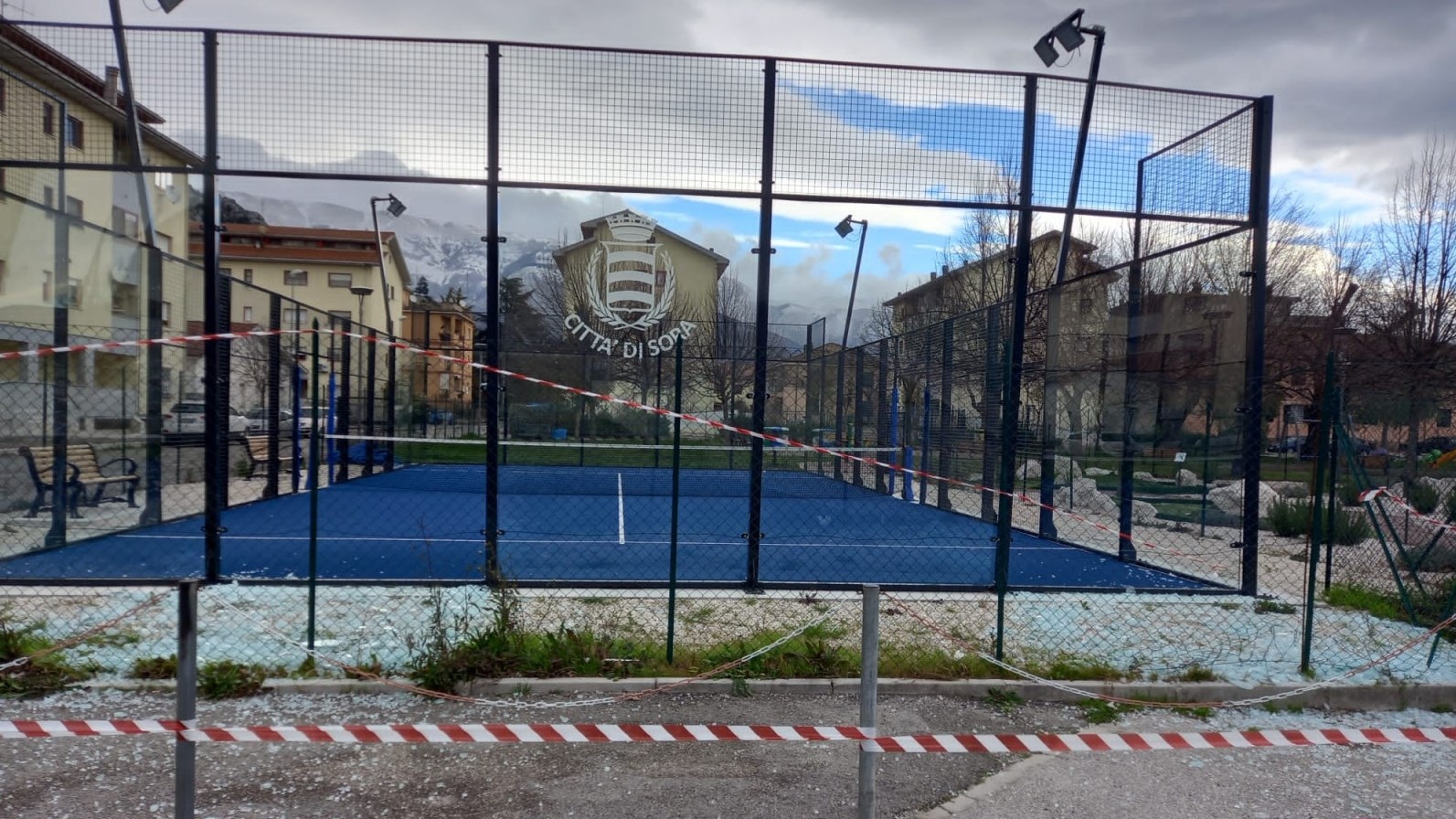 The wind: the enemy of ski slopes padel activities