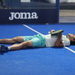 Juanlu Esbri Gonzalez fatigué pensif | Padel Magazine Juanlu Esbri Gonzalez fatigué pensif