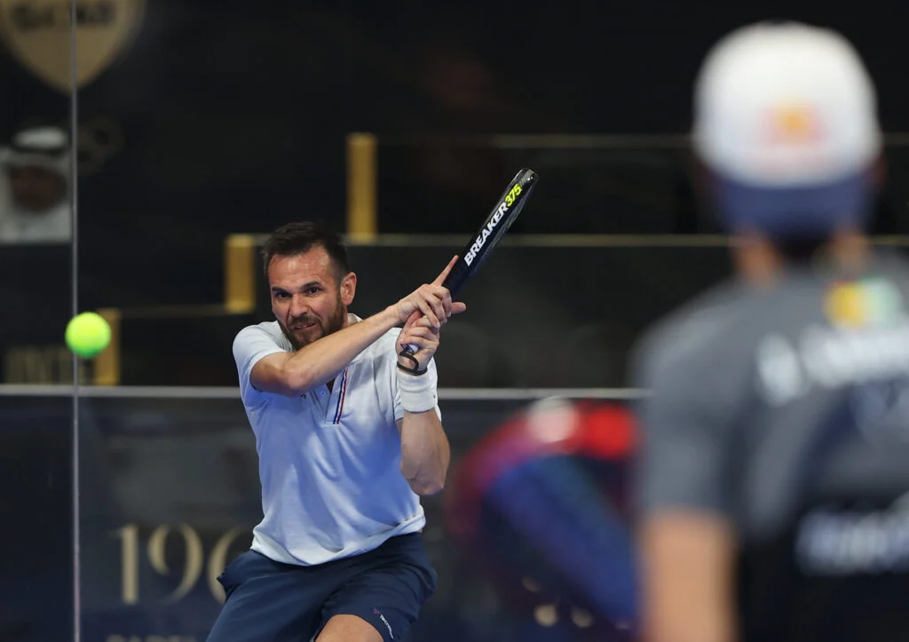 revers à 2 mains tison | Padel Magazine