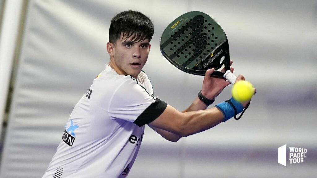 Javi Leal preparação de voleio de backhand 2022