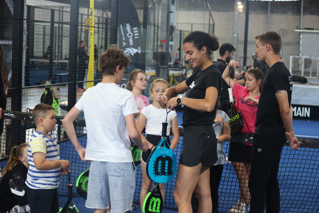 梅丽莎马丁和孩子们库普拉 Padel 圣艾蒂安塔