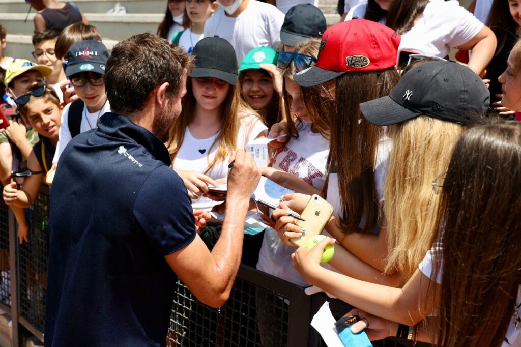 Scatena-signerar-autografer-Italien-Major-Premiär-Padel