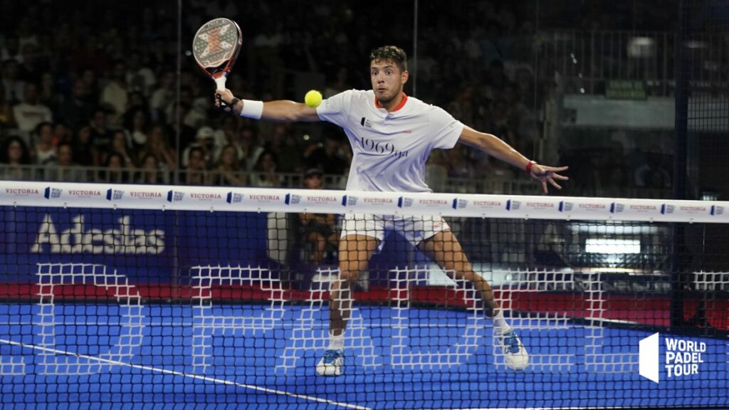 Agustin Tapia volée de coup droit Malaga Open 2022