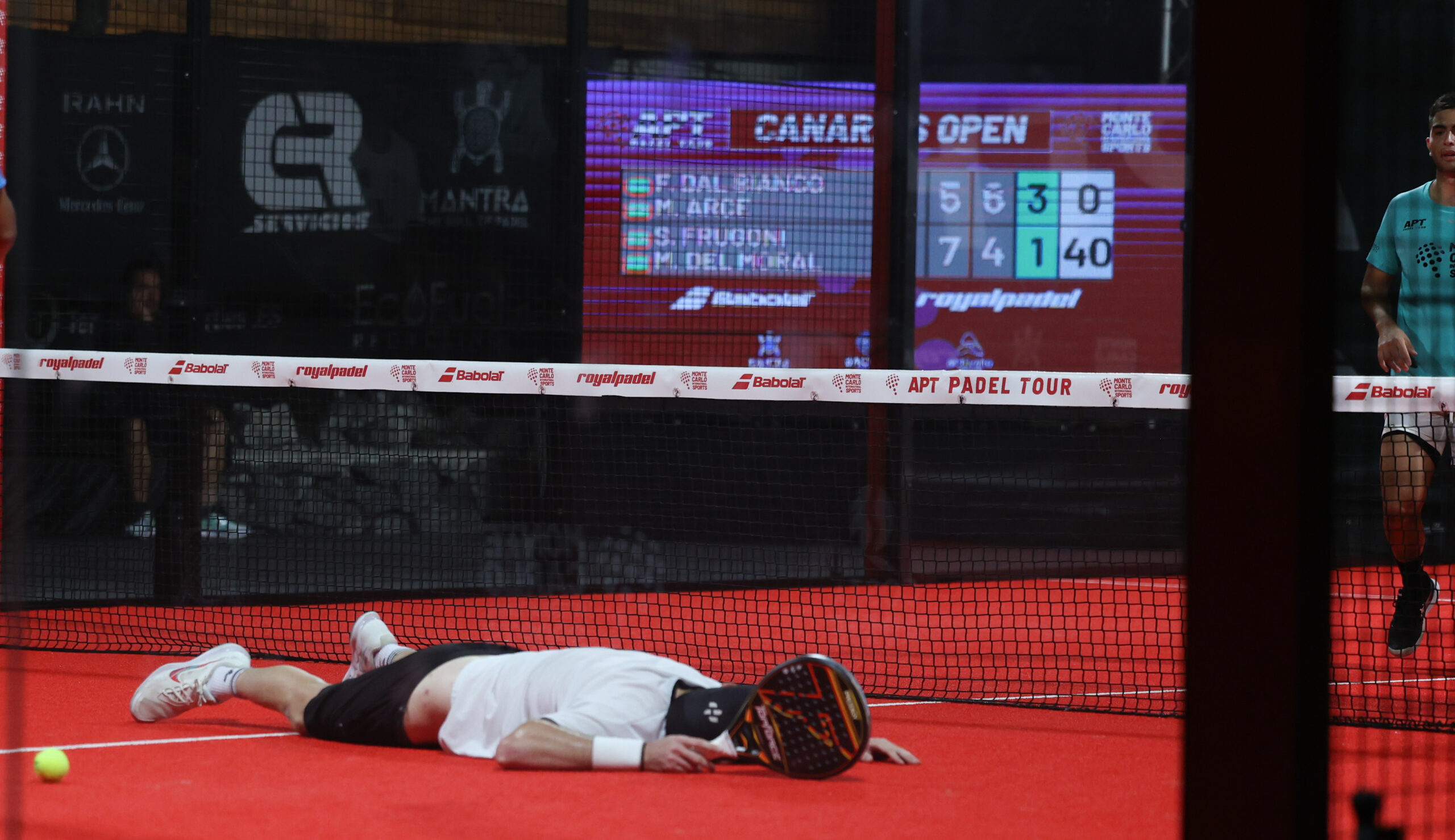 Santiago Frugoni cansado apt padel passeio