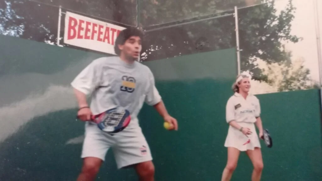 L’attribut alt de cette image est vide, son nom de fichier est Diego-Maradonna-et-Cecicila-Baccigalupo-1024x576.jpeg.