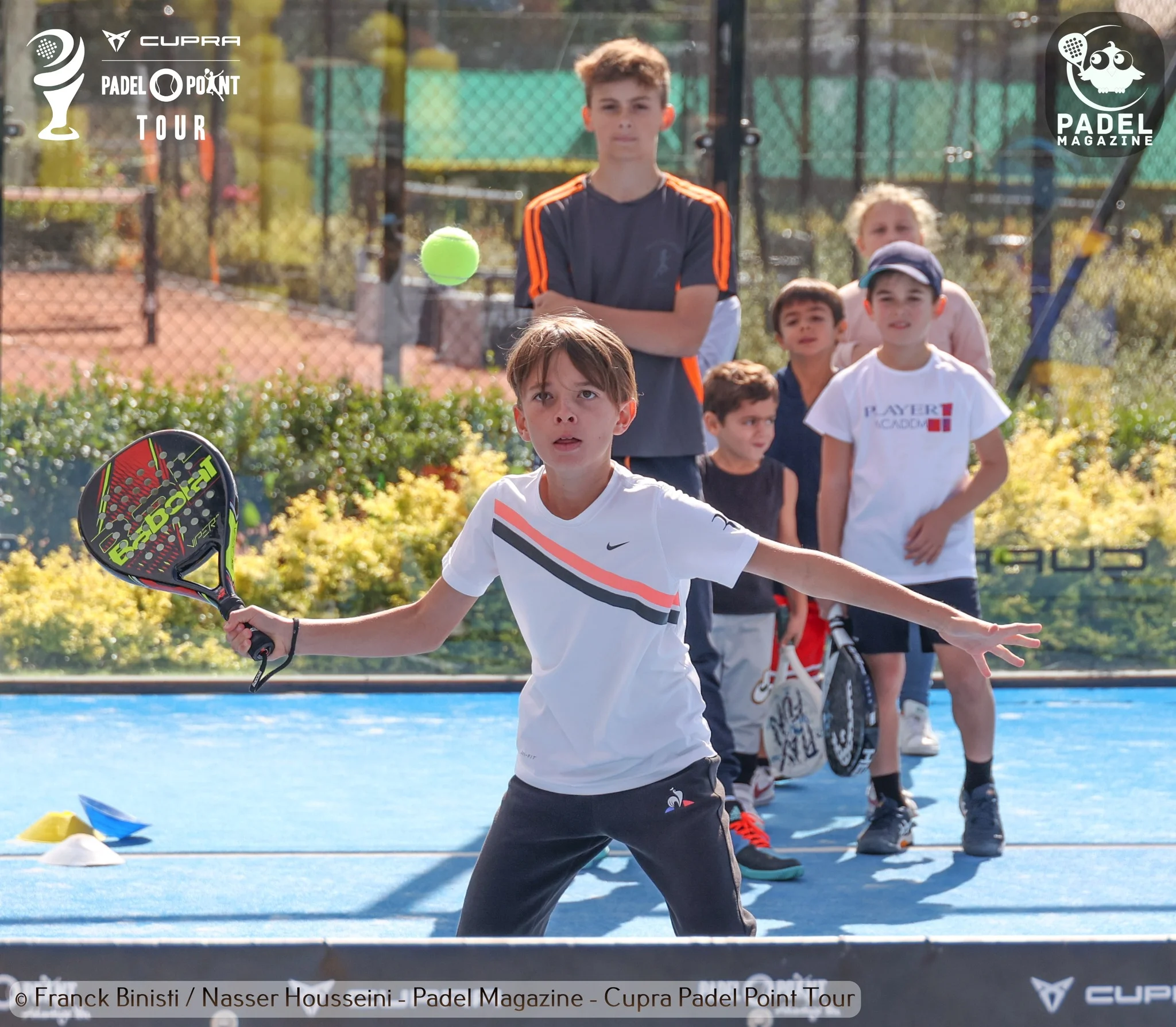 enfant-maillot-blanc-volee-Cupra-Padel-Point-Tour-Master-final | Padel Magazine enfant-maillot-blanc-volee-Cupra-Padel-Point-Tour-Master-final