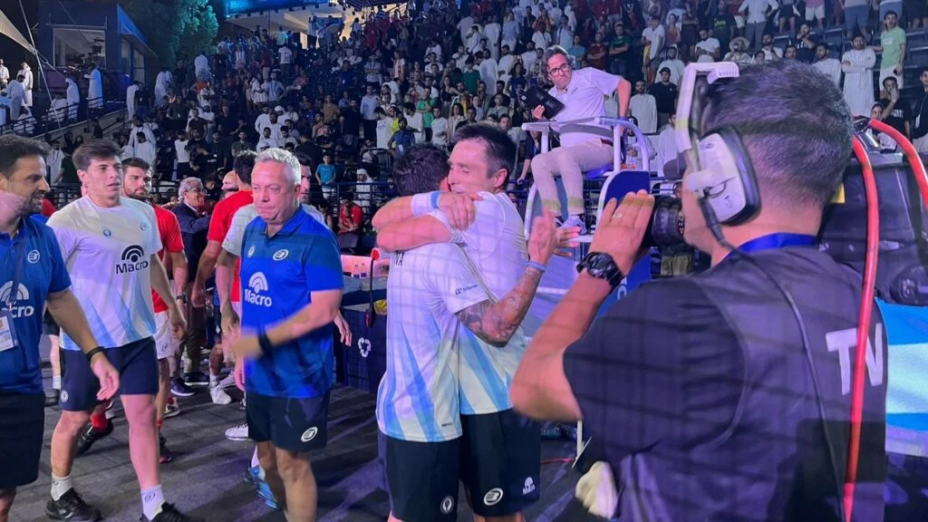 Bela-Sanyo-embrassade-2022-Mondial-padel-victoire-finale