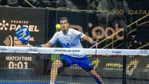Alex Arroyo volée de coup droit 2023 Qatar Major Premier Padel