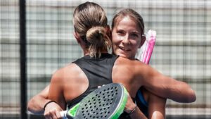 Collombon Iglesias étreinte partenaires