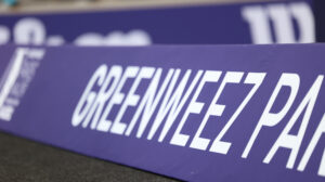 Greenweez Paris Major 2023 panneau publicitaire