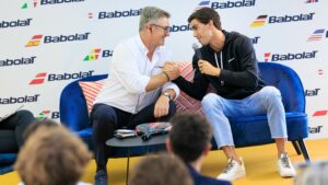 Juan Lebron Babolat poignée de main