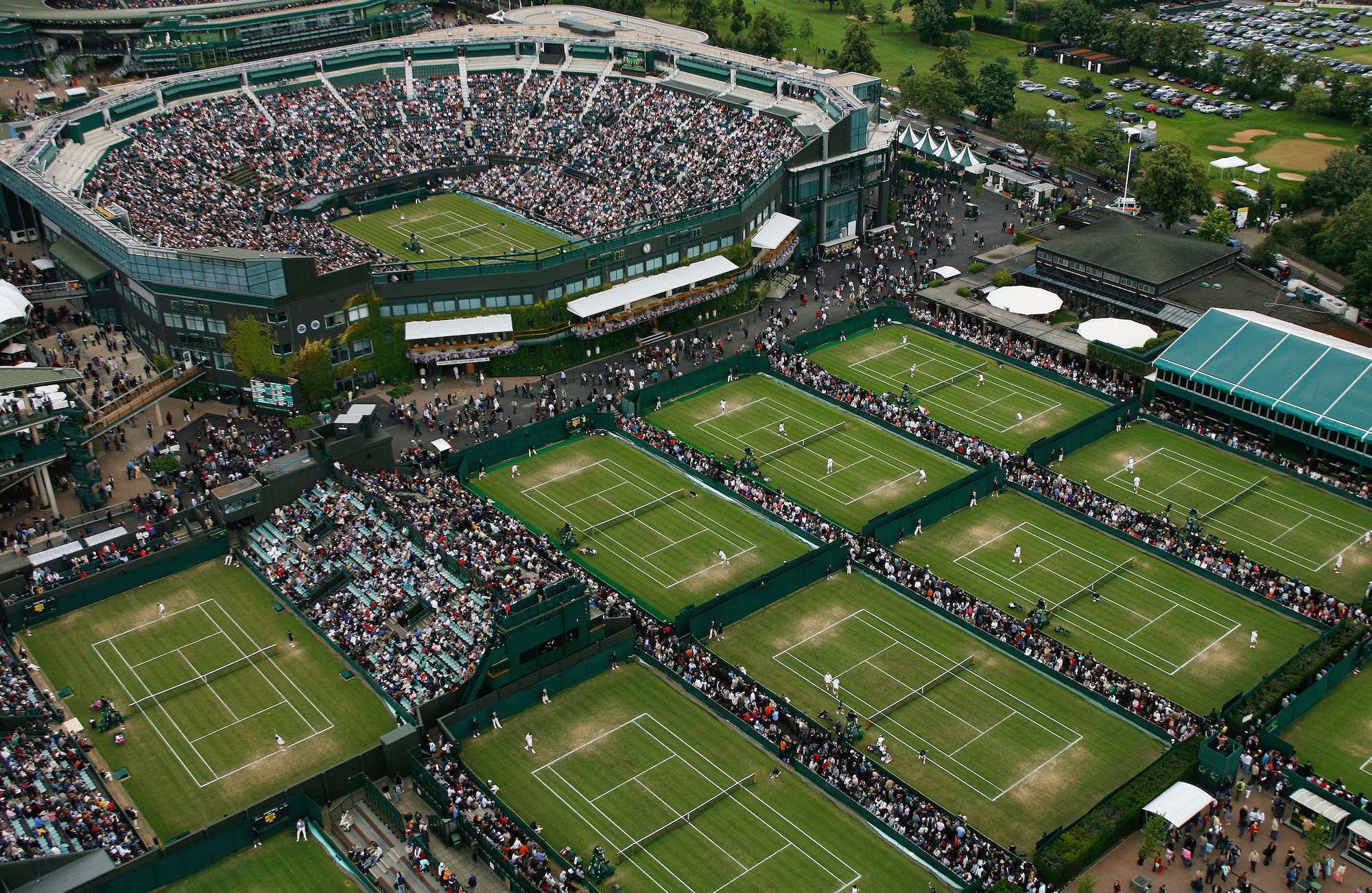 Un torneo padel a Wimbledon: non ci credi completamente...
