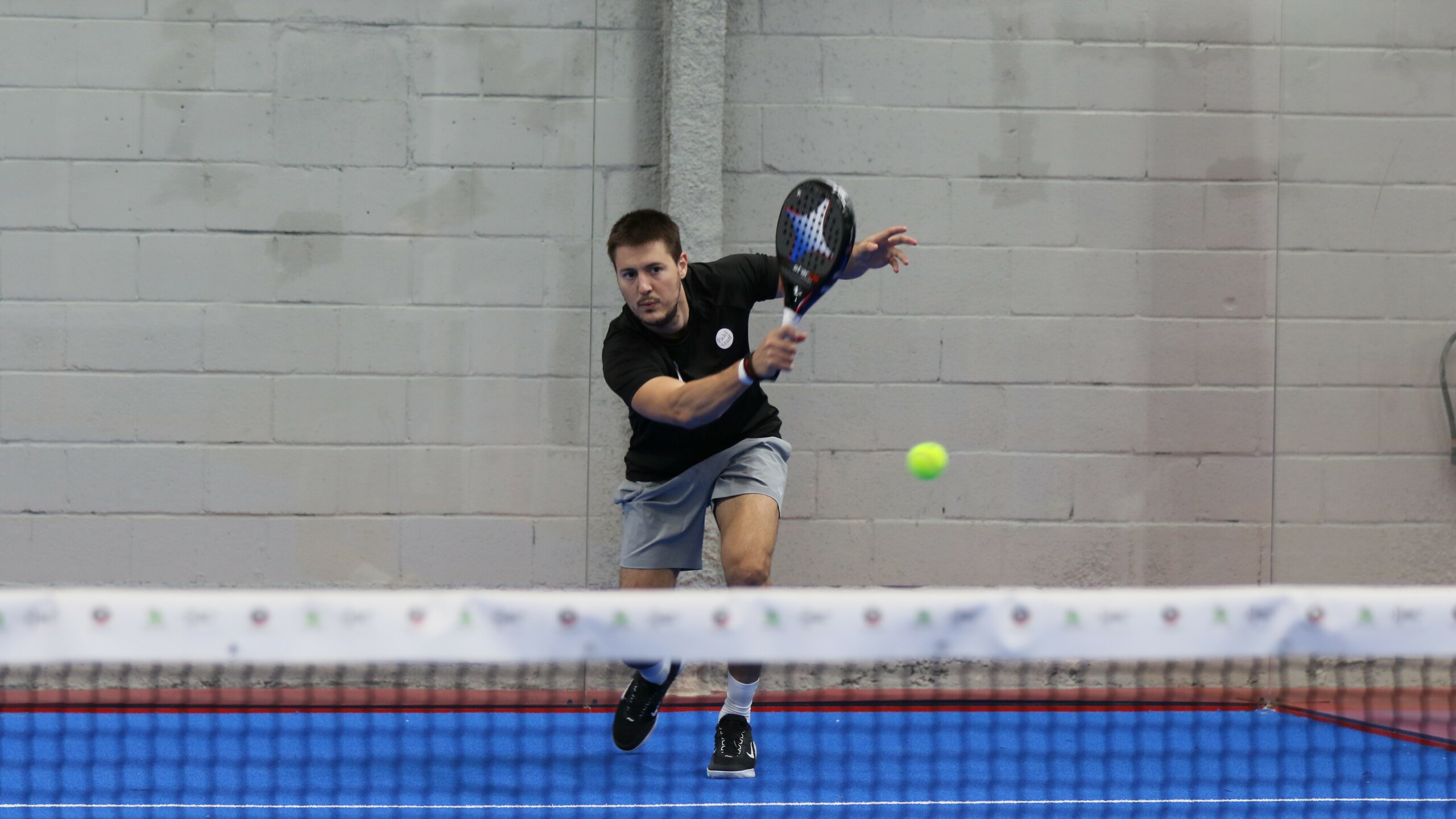 At the heart of padel – Episode 11: how to position yourself on a defensive ball