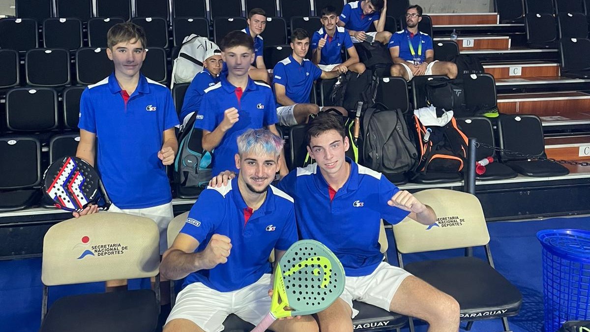 Smiles French Juniors Paraguay 2023 hold