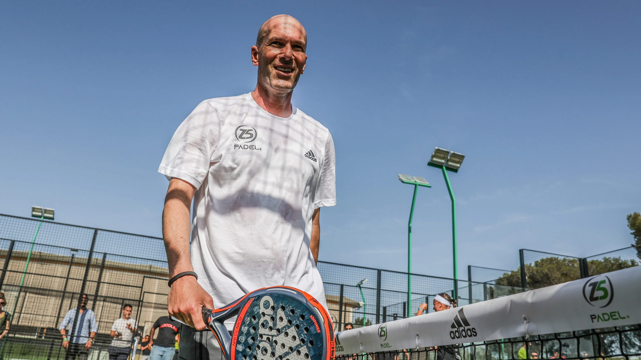 Zinédine Zidane wishes you a happy new year… on a track padel