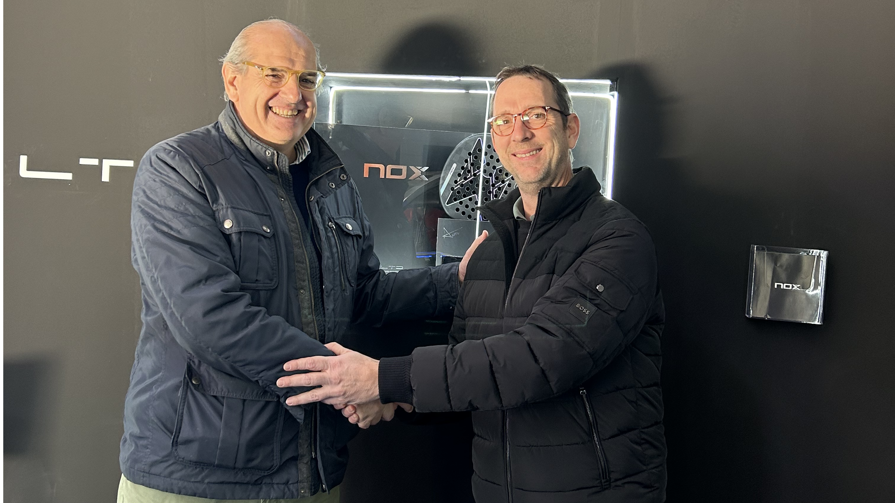 Jesús Ballvé och Jérôme Boronad vid WPT Master Final i Barcelona för undertecknandet av avtalet mellan Nox och Start Distrib