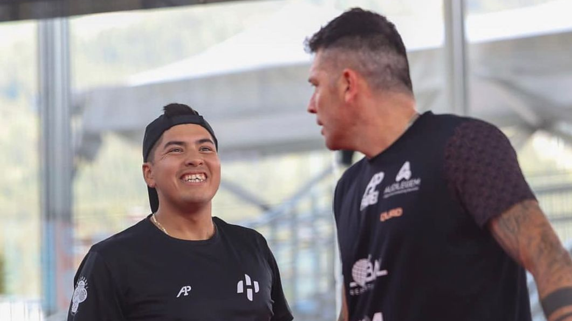 Tito Allemandi Tolito Aguirre hymyilee erossa