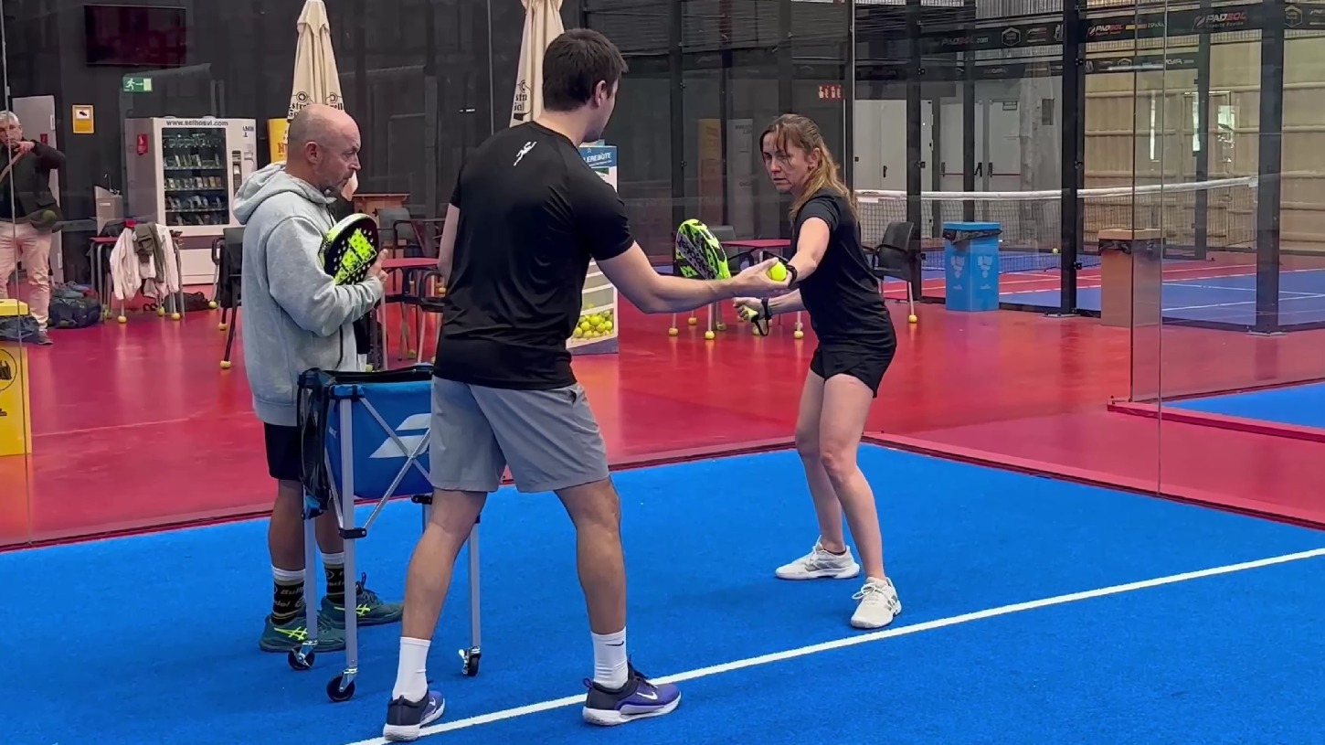 At the heart of padel – Episode 20: how to correct a tennis forehand?