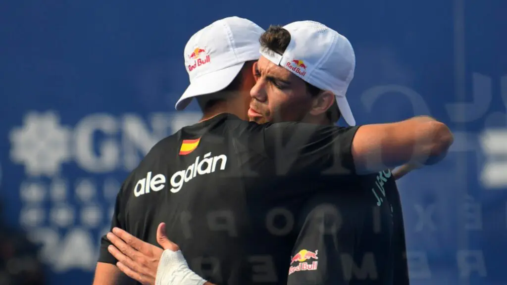 Ale Galan Juan Lebron embrace Acapulco 2024
