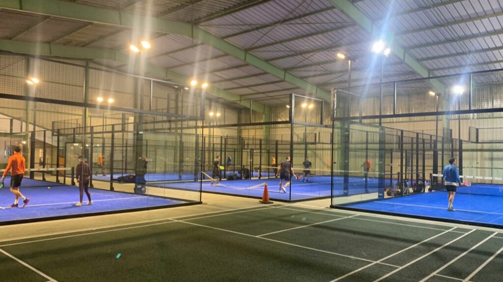 Zedern-padel-Badminton-Indoor