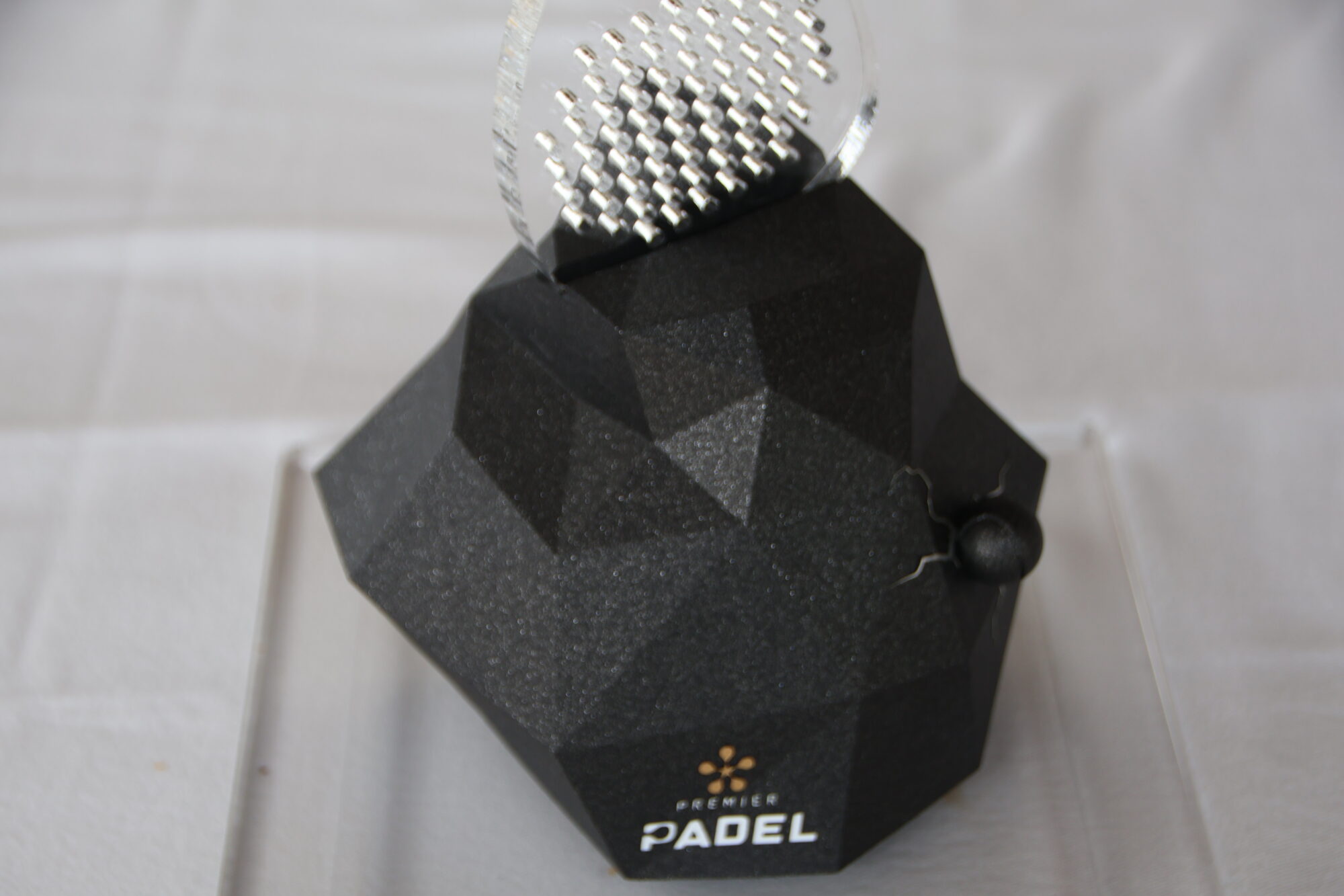 Bordeaux Premier Padel P2 dévoile un show et un trophée en mode “Excalibur”