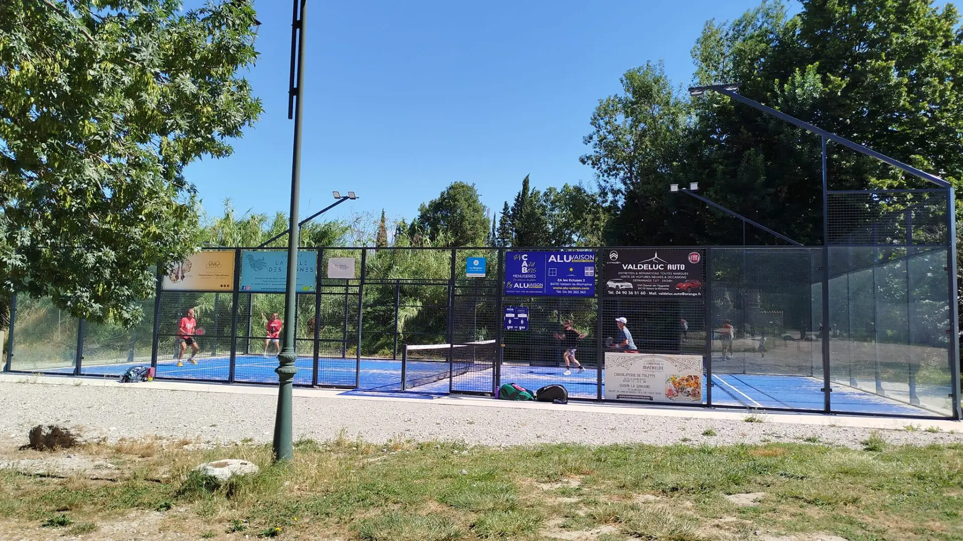 Les mêmes stratégies pour les amateurs et joueurs de haut niveau au padel ?