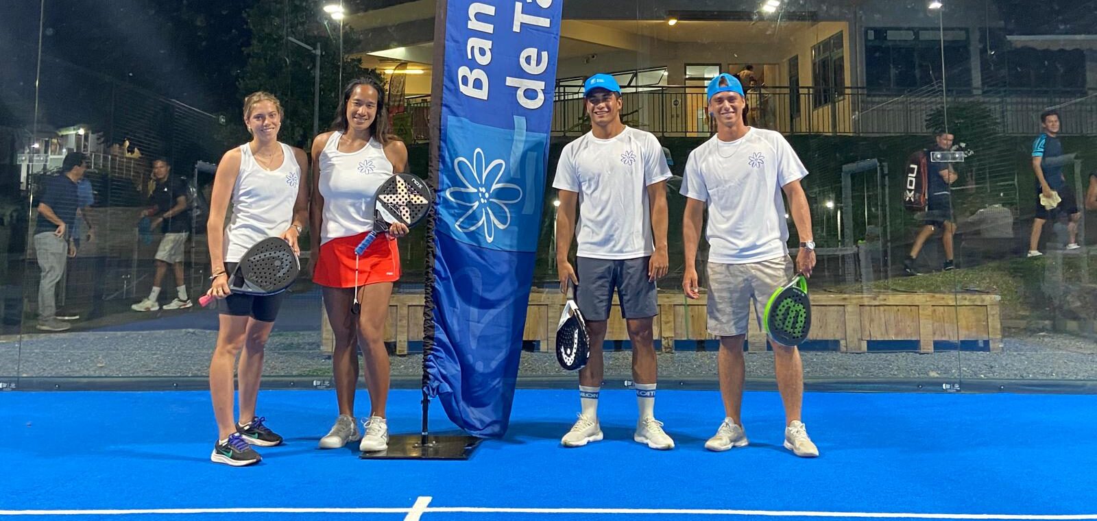 Champion olympique de surf et… joueur de padel !