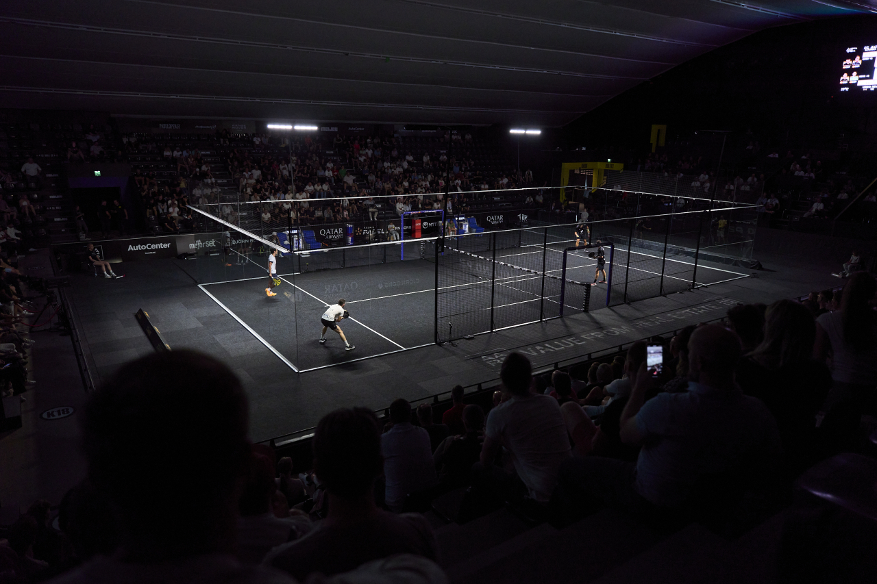 Des spectateurs “déstabilisés” par différentes couleurs proposées sur Premier Padel