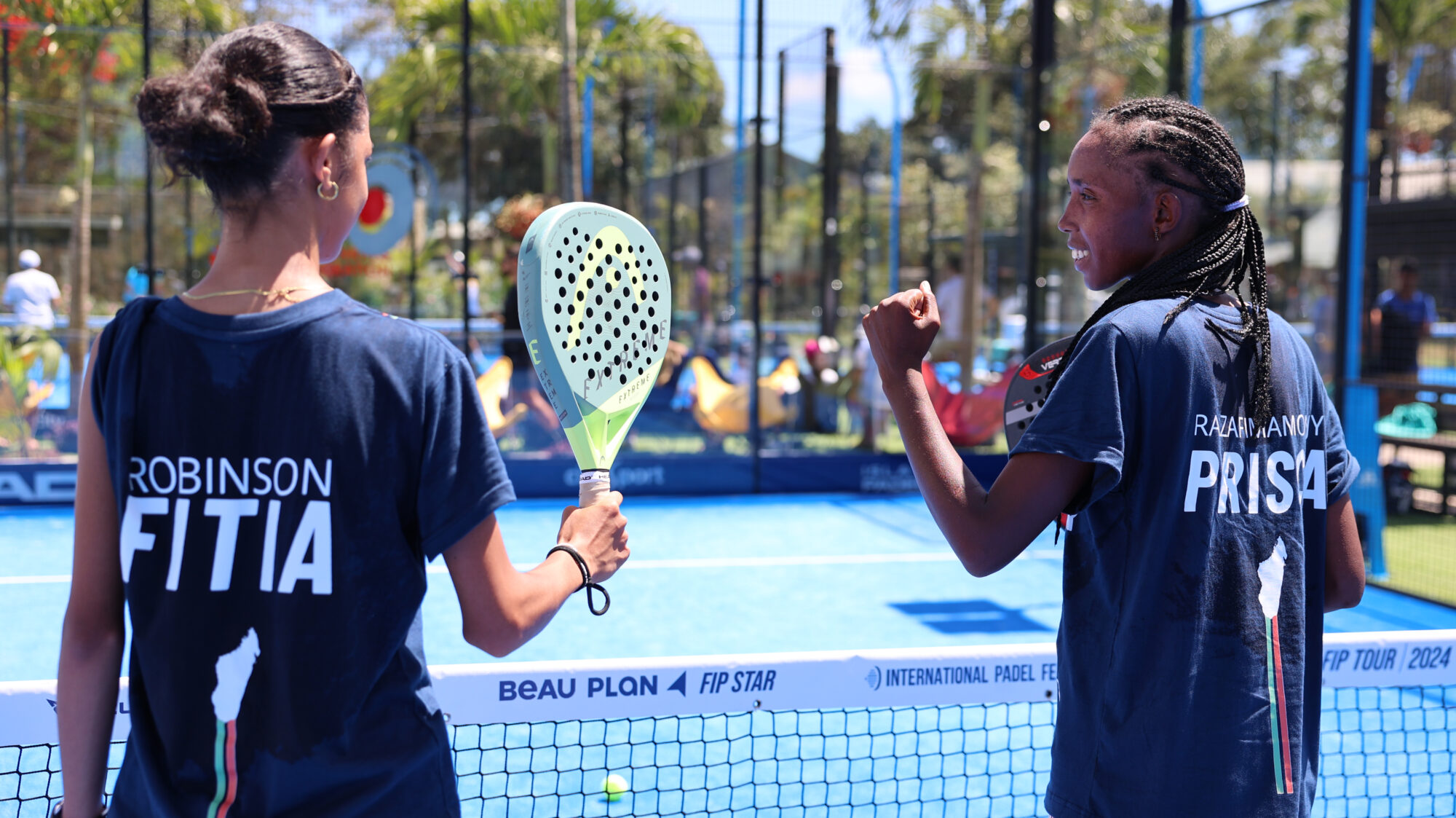 Prisca Razafimamonjiy et Fitia Robinson : premières Malgaches à entrer dans le classement mondial de padel – Interview