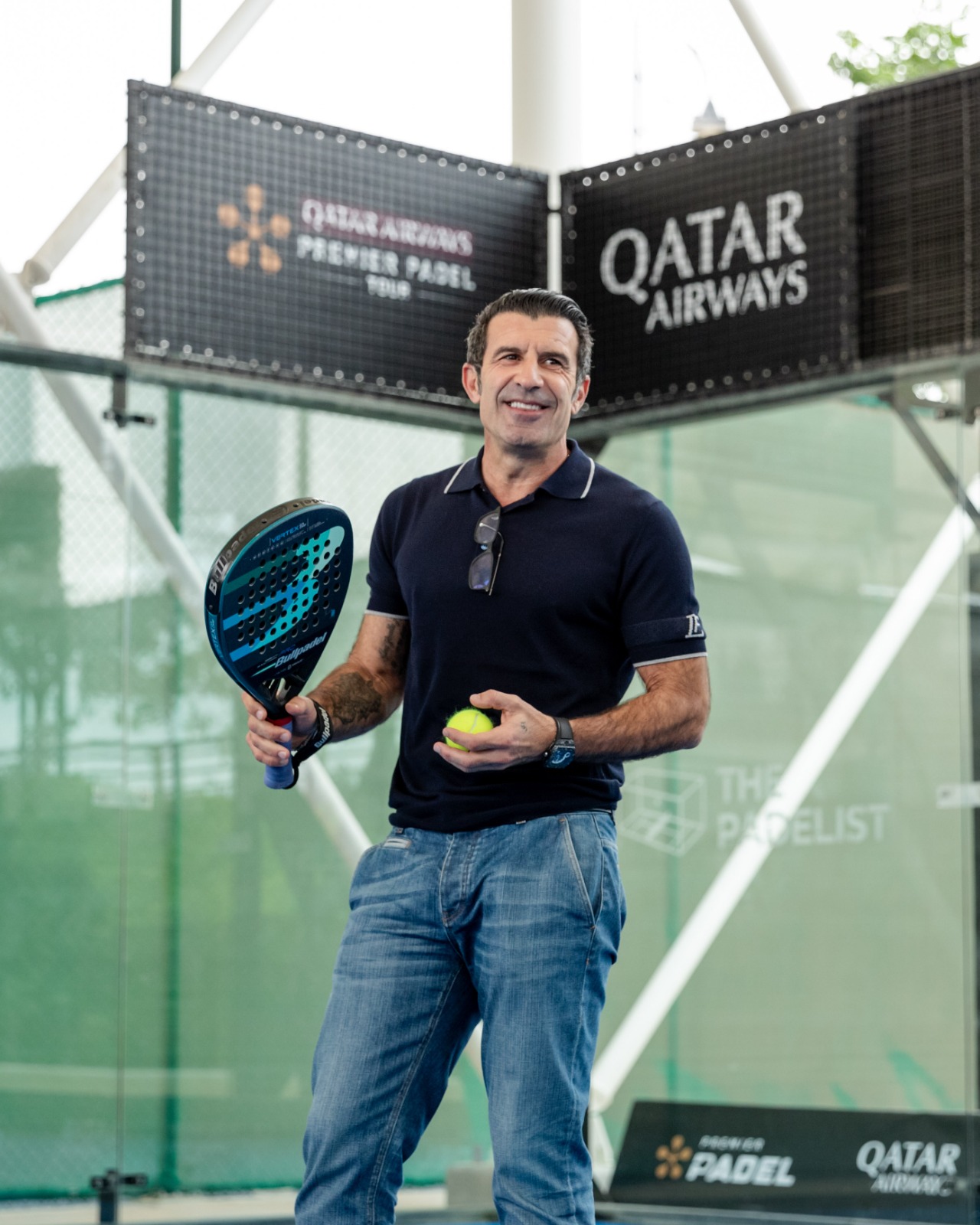 Nasser Al-Khelaïfi, Luis Figo et George Russell sur les pistes de padel à Doha