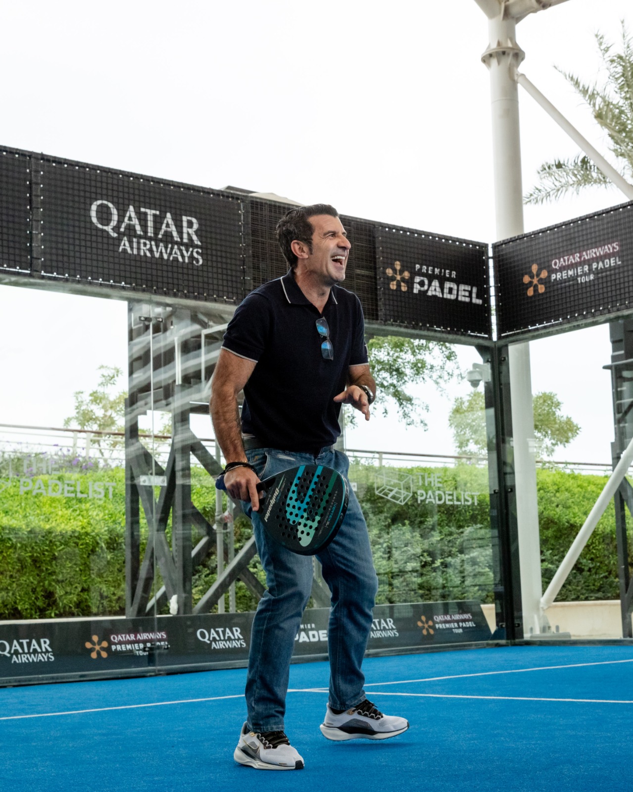 Nasser Al-Khelaïfi, Luis Figo et George Russell sur les pistes de padel à Doha