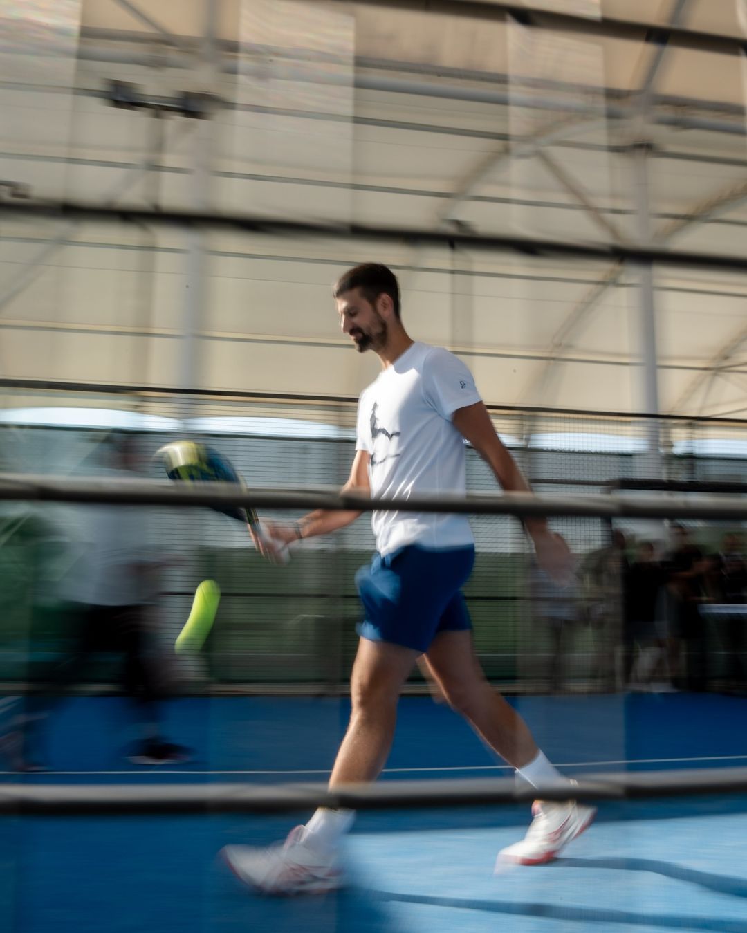 Même Novak Djokovic ne peut pas résister au padel !