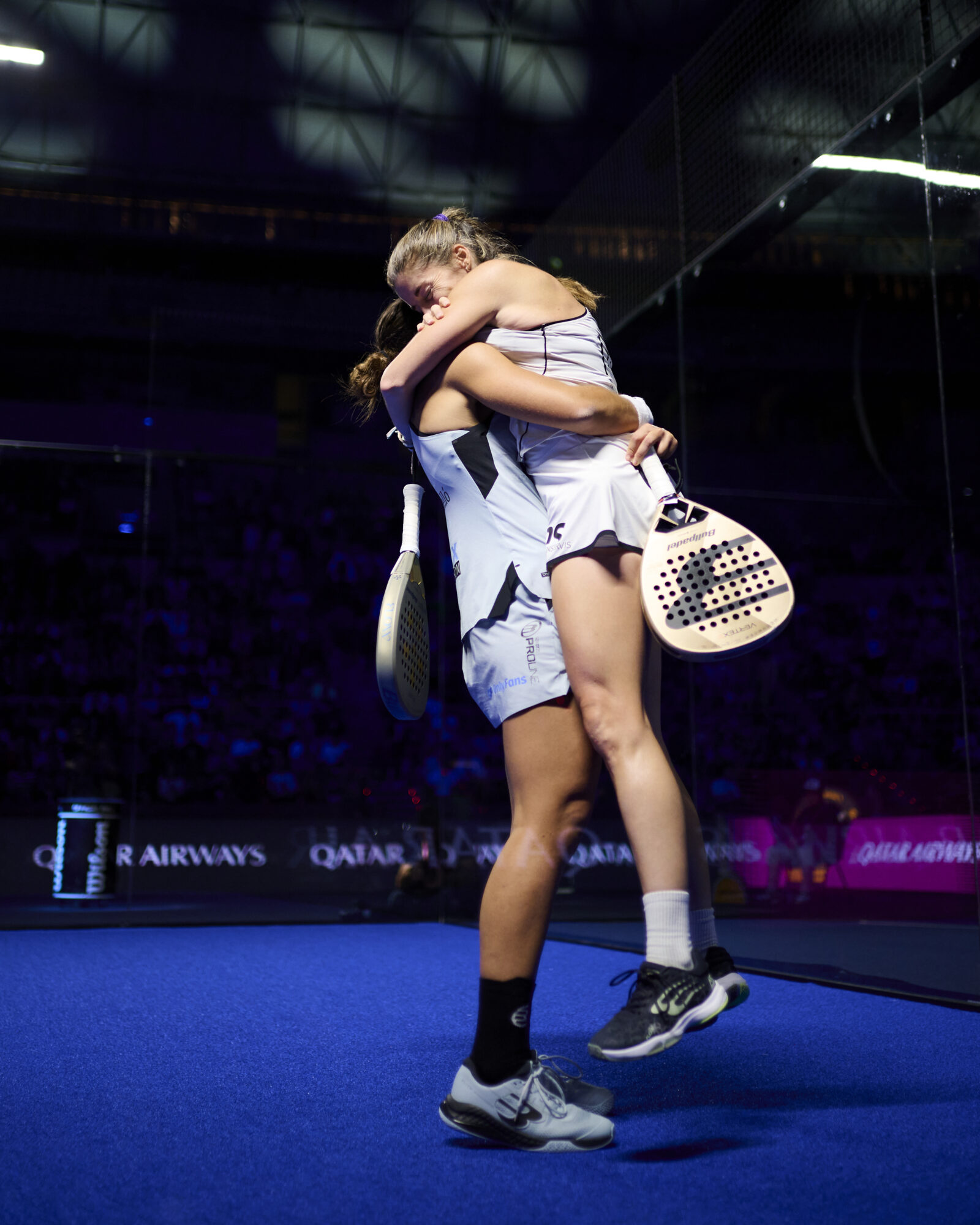 premier padel finals Salazar et Castelló s’imposent face à Ortega et Araújo et filent en demi-finales