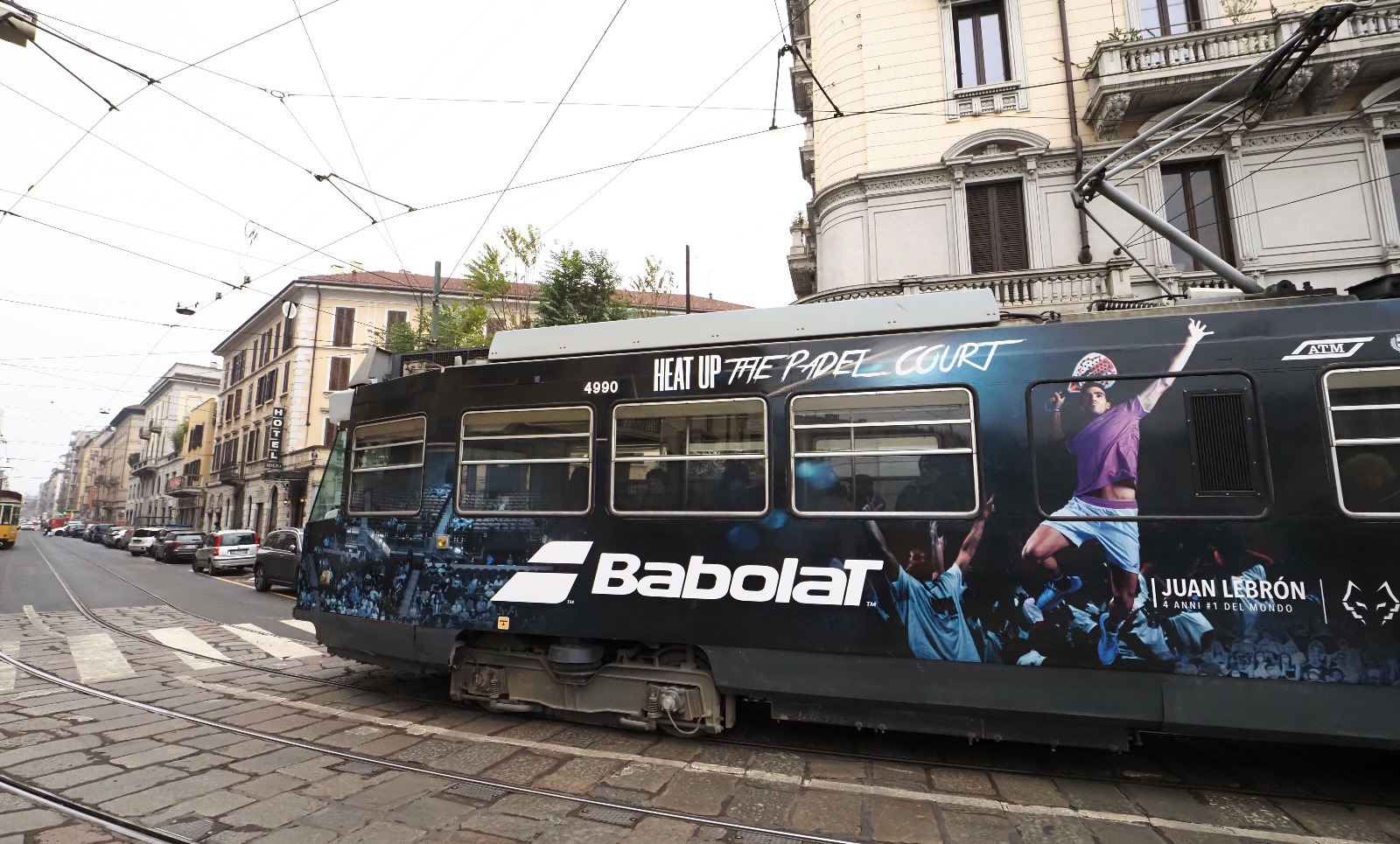 Babolat mise sur le tramway milanais pour marquer les esprits