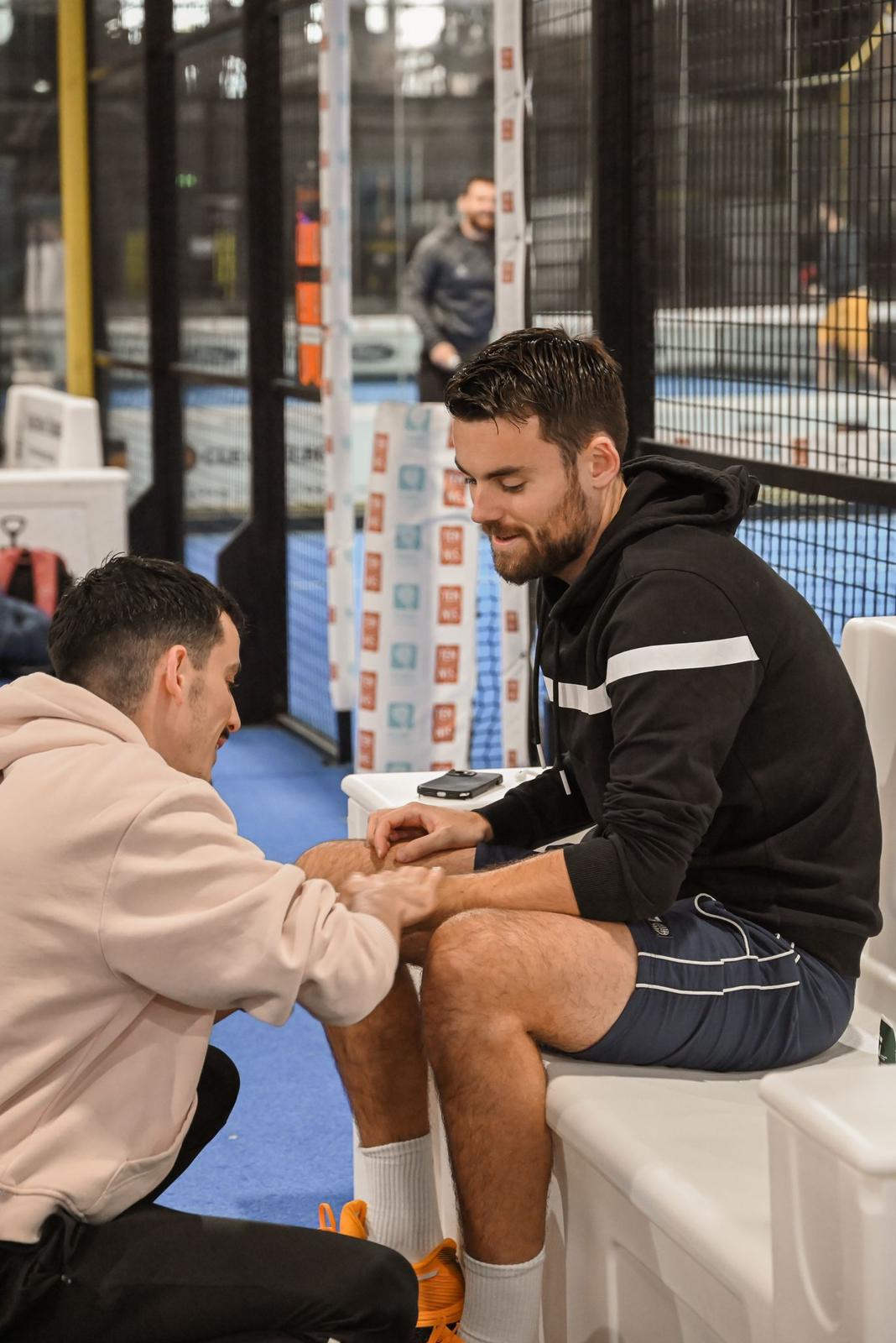 Théo Arribagé, professionnel de double au tennis montre que ça peut servir pour faire trembler les padelistes !