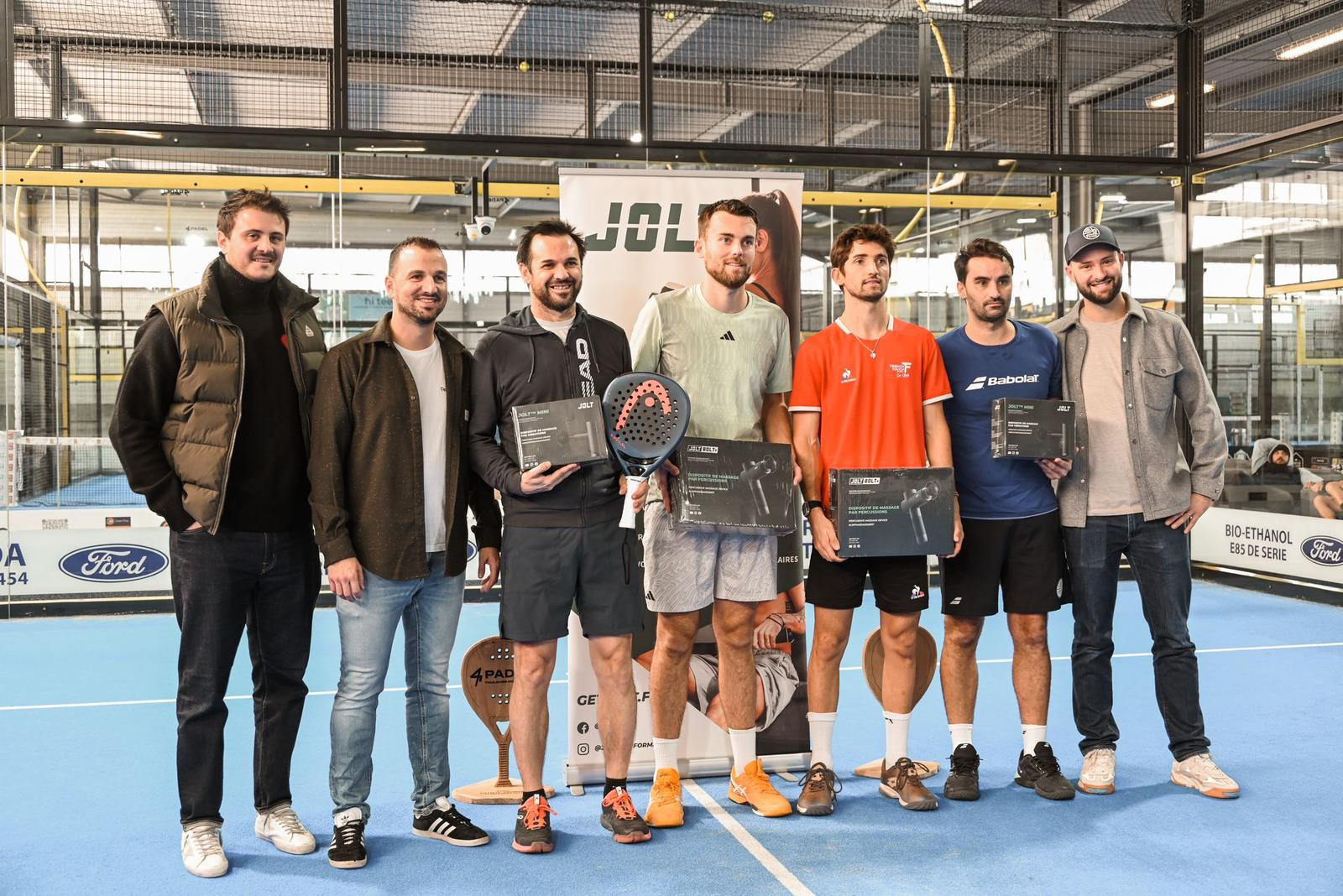 Théo Arribagé, professionnel de double au tennis montre que ça peut servir pour faire trembler les padelistes !