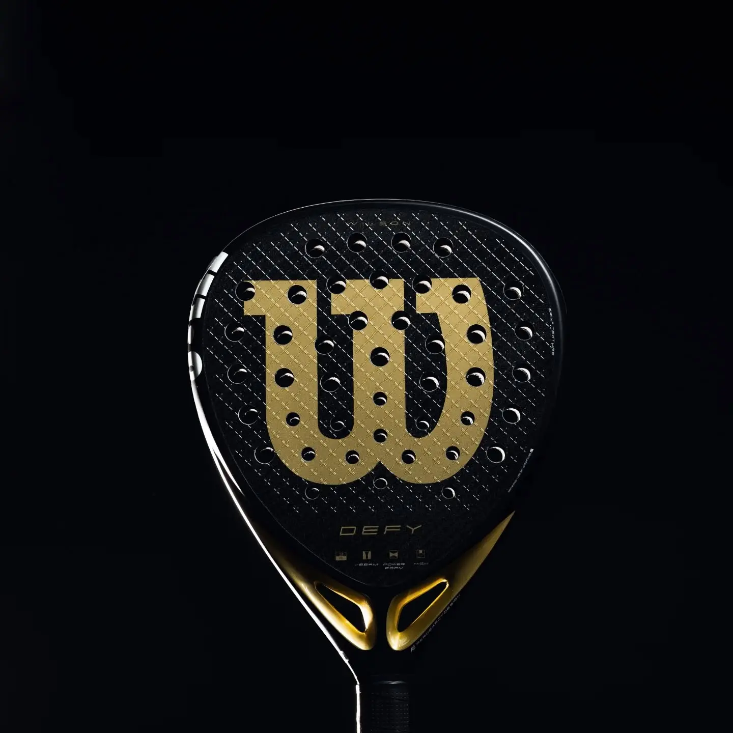Defy 1 Wilson DEFY Pro V.1 レビュー: 期待を裏切る新しい攻撃的ラケット | Padel Magazine Defy 1 ウィルソン DEFY Pro V.1 レビュー: 期待を裏切る新しい攻撃的ラケット