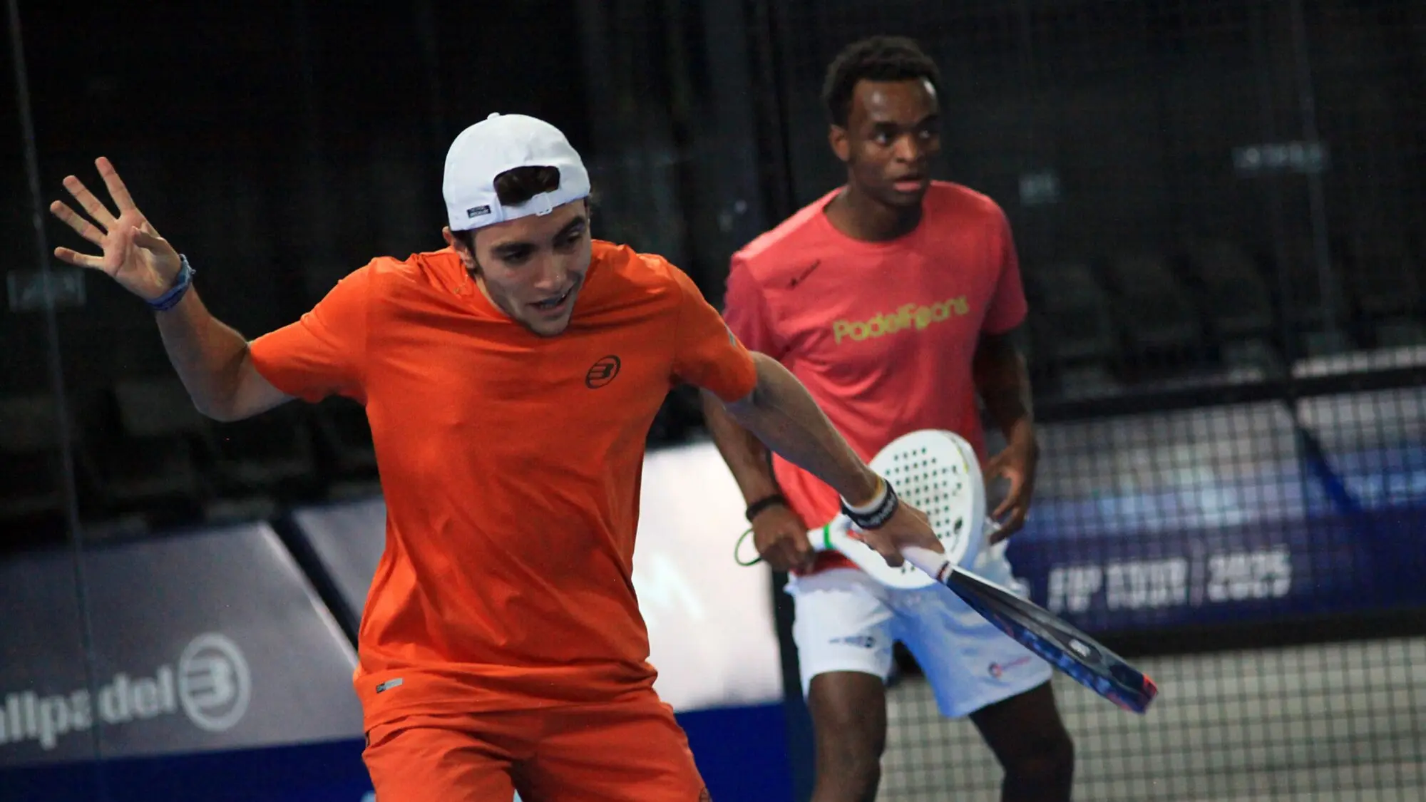 Enzo Jensen in de halve finale van de FIP Platinum van Puebla met Boris Castro