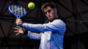 ¿Cómo jugar contra un zurdo en pádel? El consejo de Jon Sanz