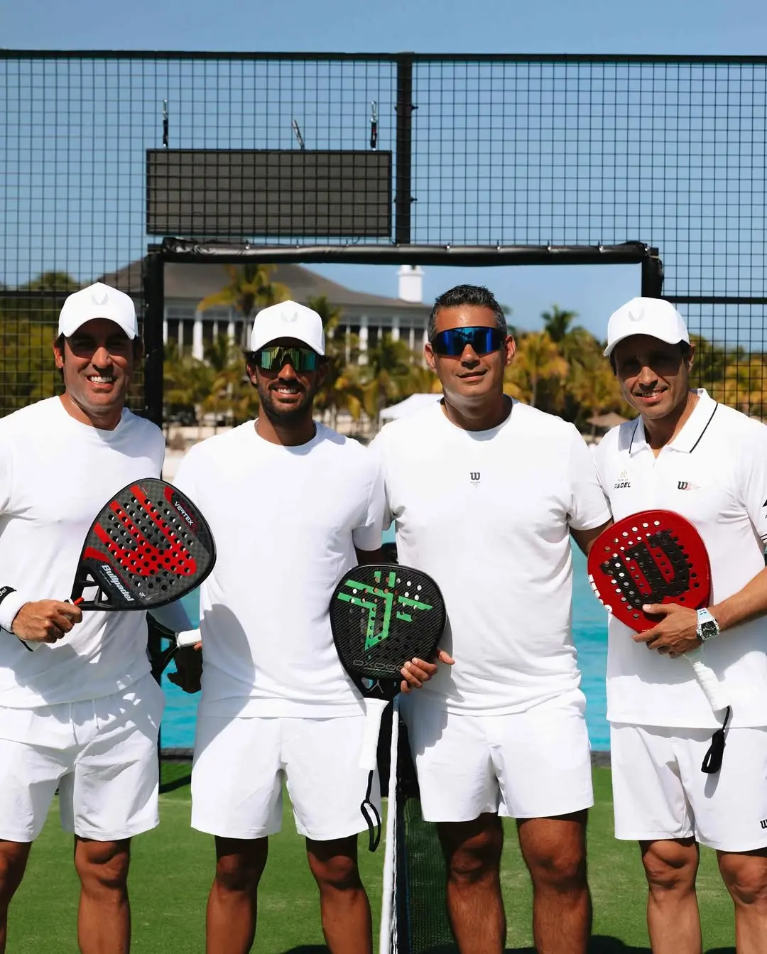 Un campo da padel galleggiante alle Bahamas: lusso, acqua turchese, che follia! | Padel Magazine Un campo da padel galleggiante alle Bahamas: lusso, acqua turchese, che follia!