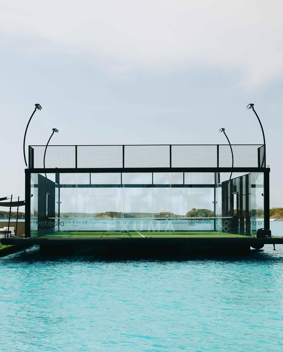 巴哈马群岛上的浮动板网球场:奢华、碧绿的海水,多么疯狂! | Padel Magazine 巴哈马群岛上的浮动板网球场:奢华、碧绿的海水,多么疯狂!