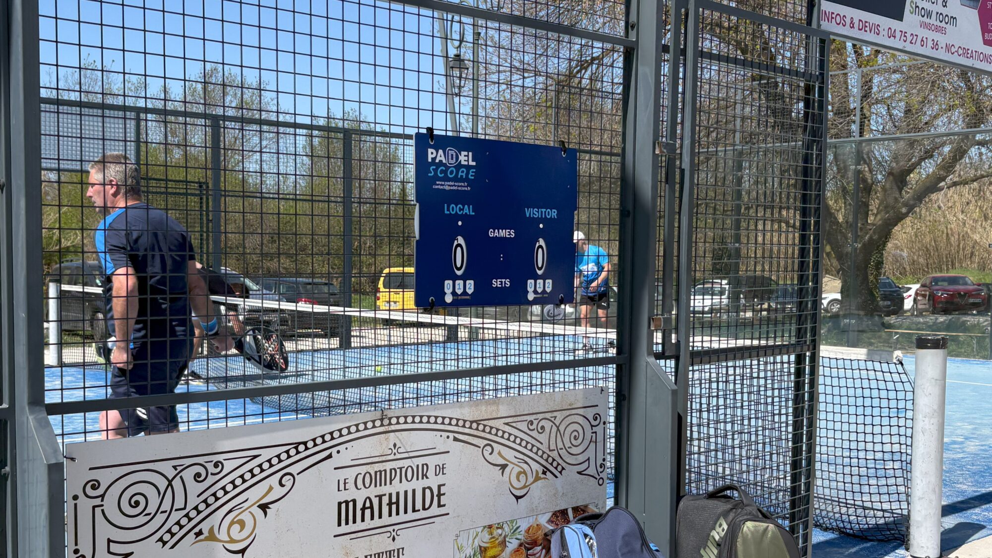 Pourquoi imposer les panneaux de scoring à tous les tournois de padel ?