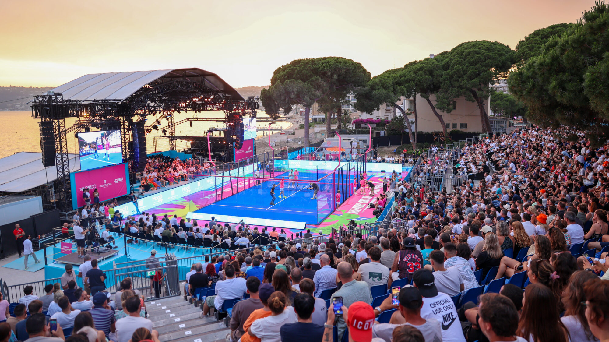 Tribunes pleines du BullPadel Show de Juan les Pins