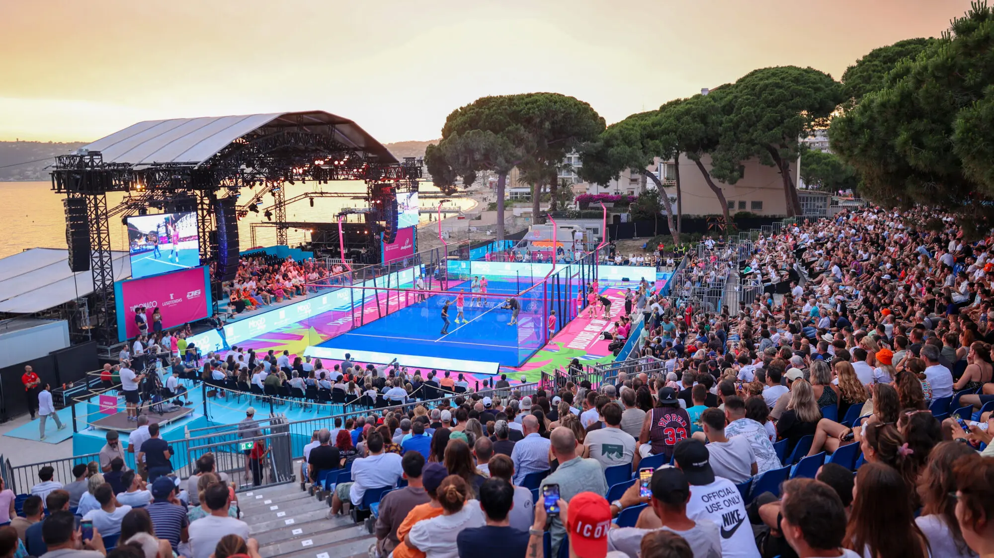 Tribunes pleines du BullPadel Show de Juan les Pins